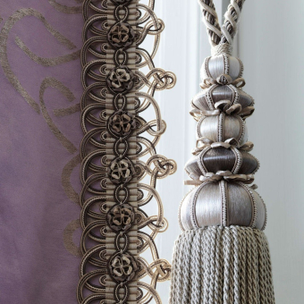 Duchesse Key tassel